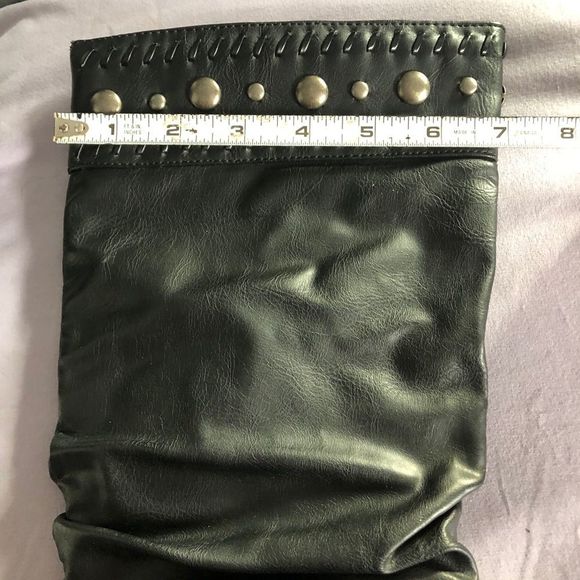 Black boots stud details - Picture 9 of 10